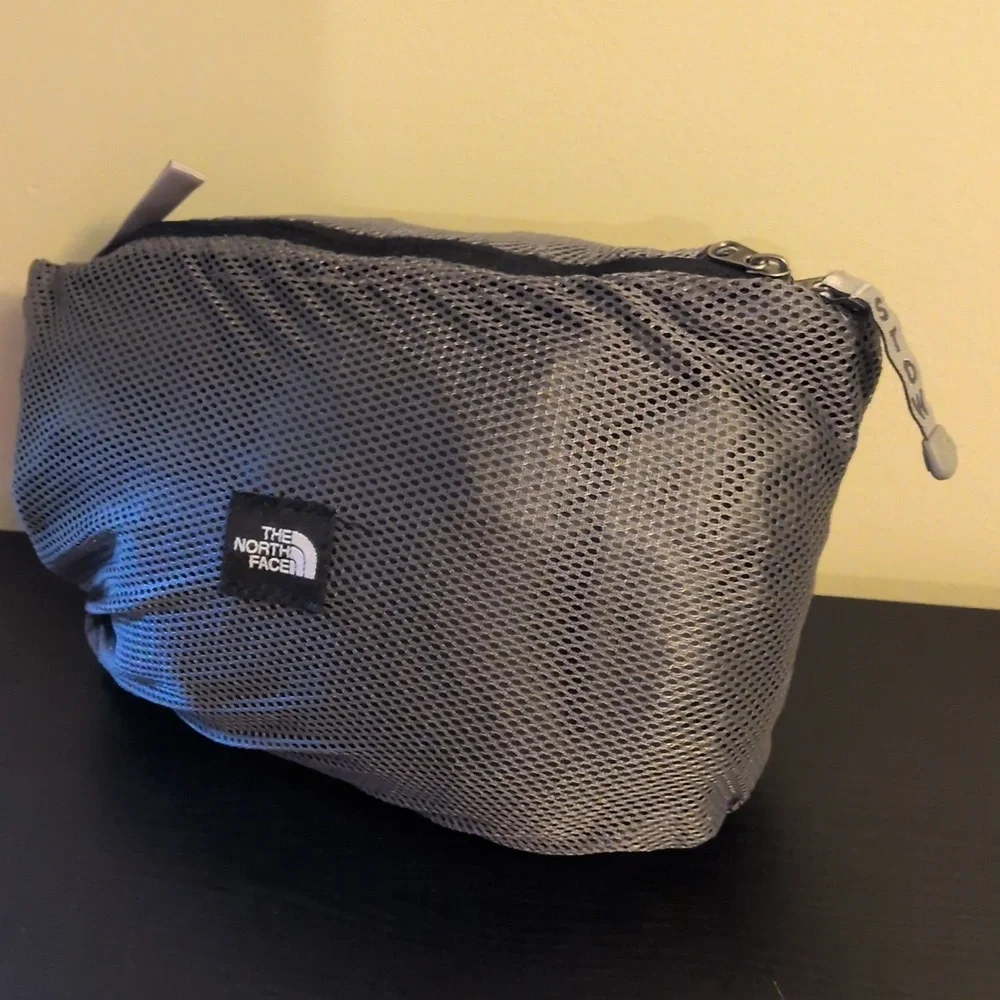The North Face Packable Jacket In Black Women's  Size Medium Stow Pocket Pouch